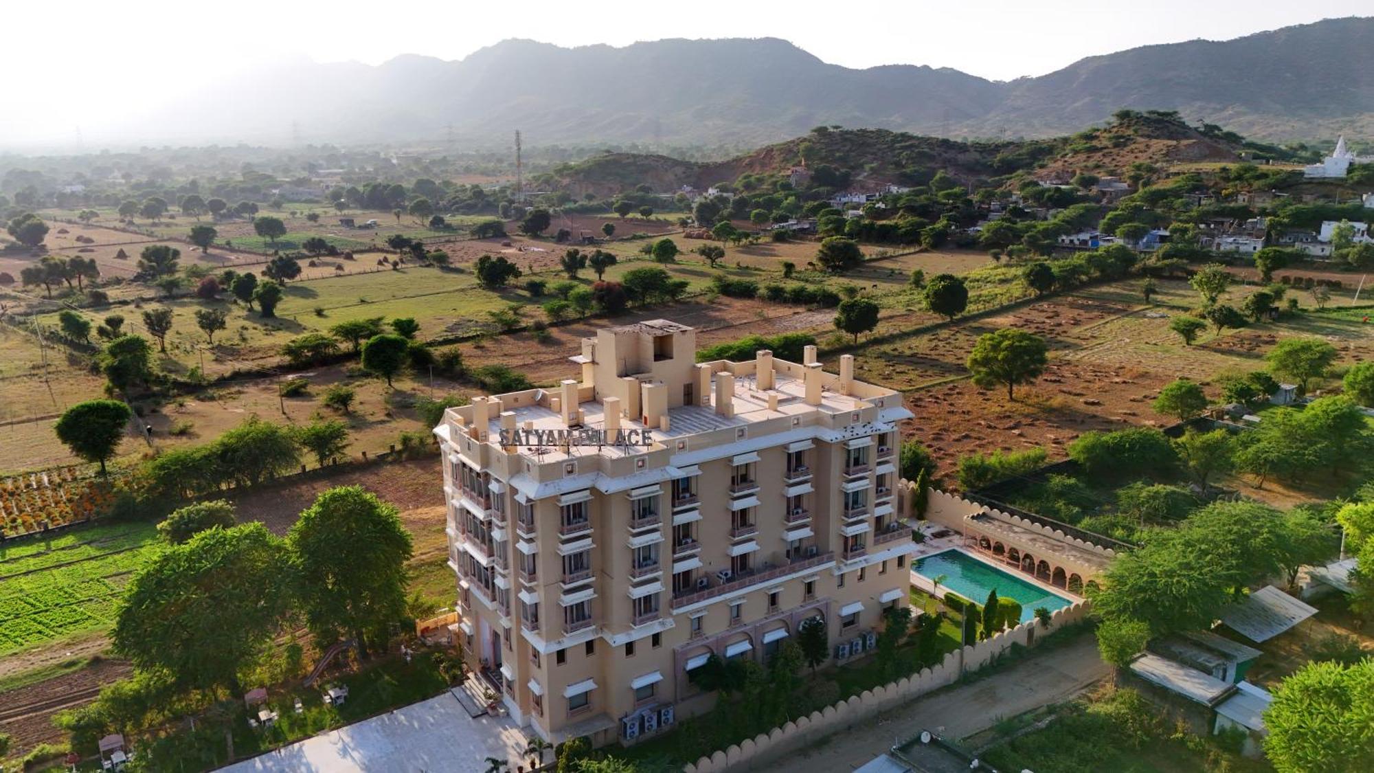 Satyam Palace Resort Пушкар Екстериор снимка